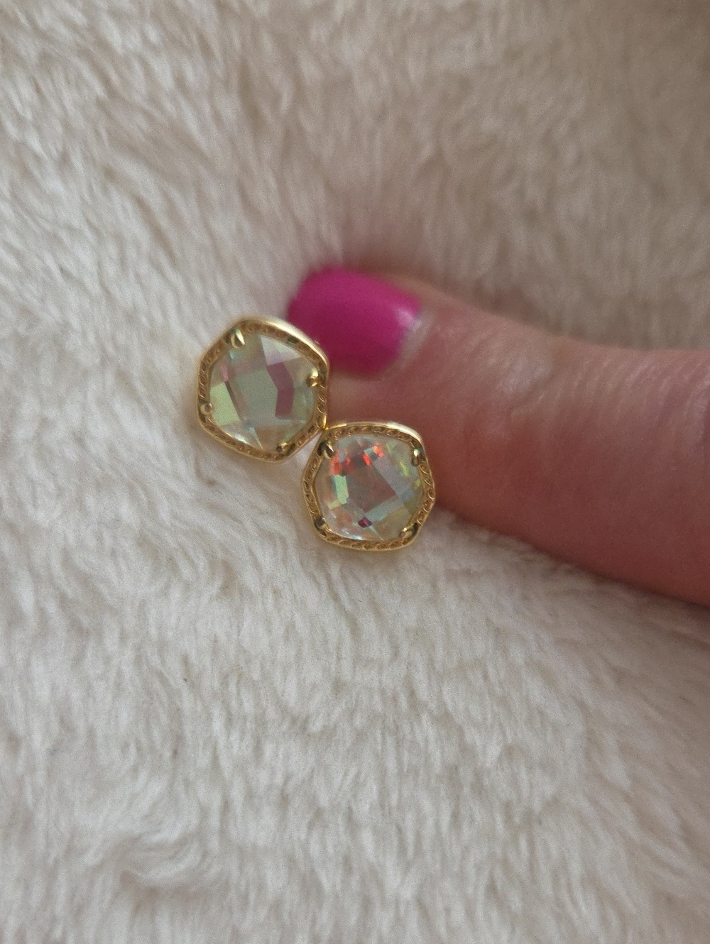 Kendra Scott Davis Gold Stud Earrings In Dichroic Glass - Picture 7 of 10
